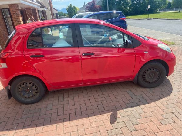 Toyota Yaris Hatchback, Petrol, 2009, Red