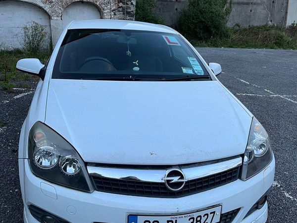 Opel Astra Hatchback, Petrol, 2008, White