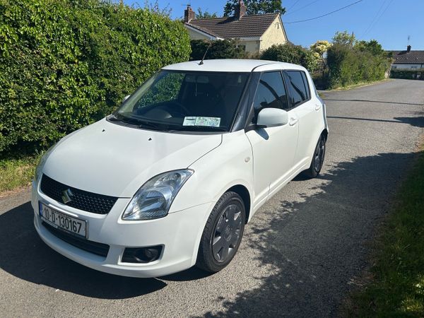 Suzuki Swift Hatchback, Petrol, 2010, White
