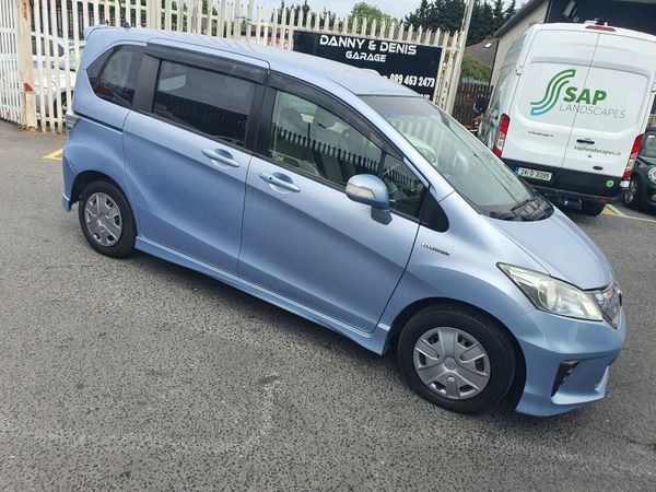 Honda Freed MPV, Petrol Hybrid, 2014, Blue