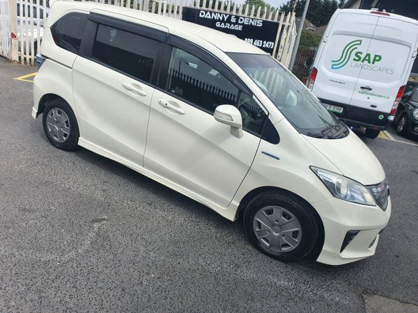 Honda Freed MPV, Petrol Hybrid, 2011, White