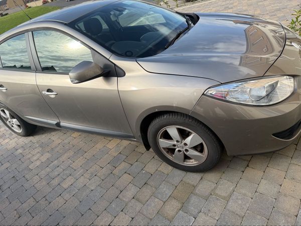 Renault Fluence Saloon, Diesel, 2011, Gold