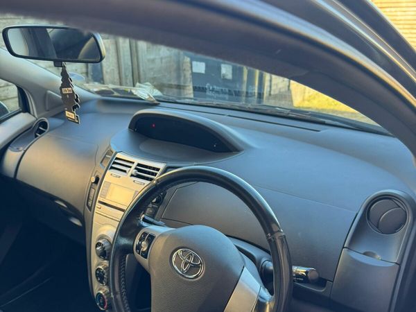 Toyota Yaris Hatchback, Petrol, 2006, Silver