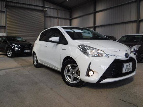 Toyota Yaris Hatchback, Petrol Hybrid, 2019, White