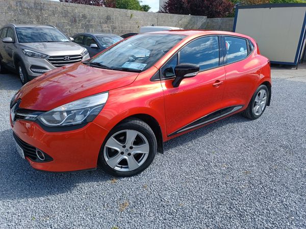 Renault Clio Hatchback, Petrol, 2016, Red