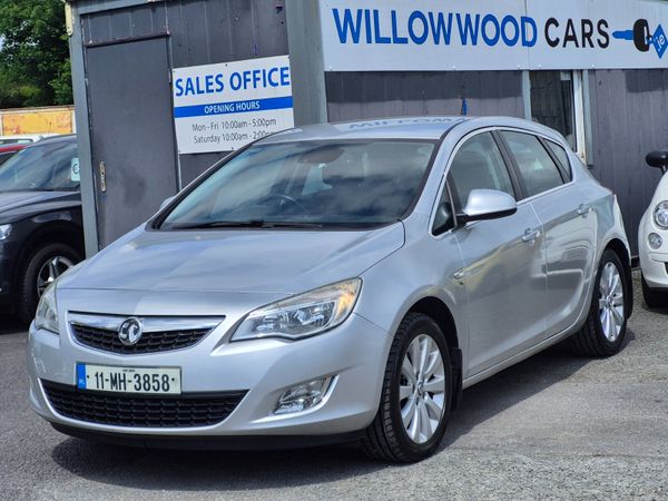 Vauxhall Astra Hatchback, Diesel, 2011, Silver