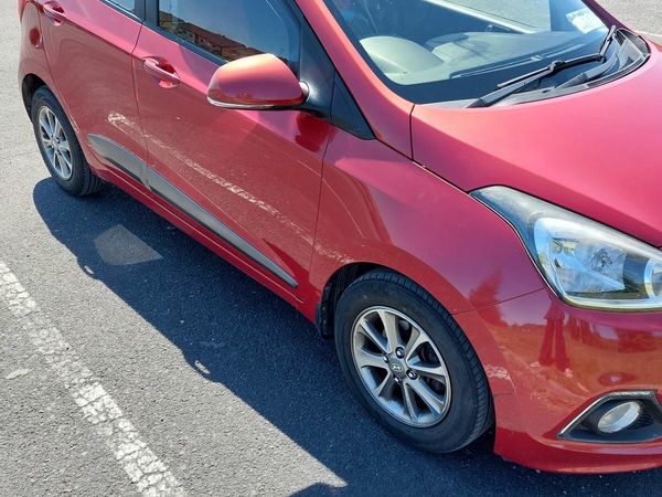 Hyundai i10 Hatchback, Petrol, 2016, Red