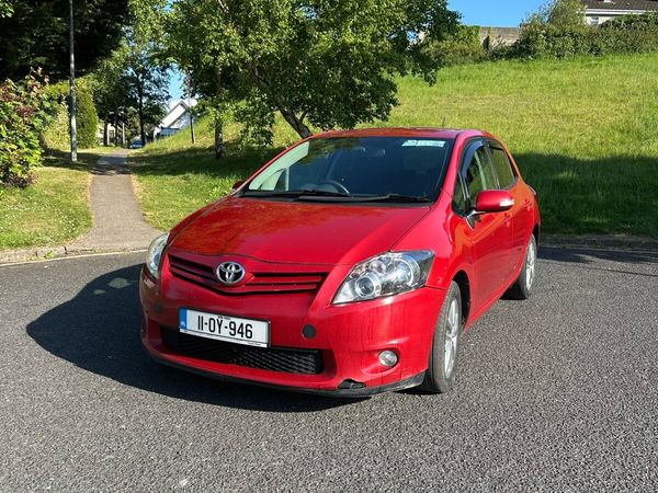 Toyota Auris Hatchback, Diesel, 2011, Red