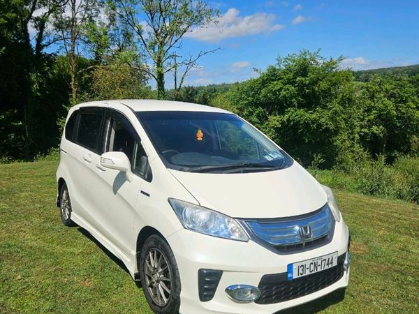 Honda Freed MPV, Petrol Hybrid, 2013, White