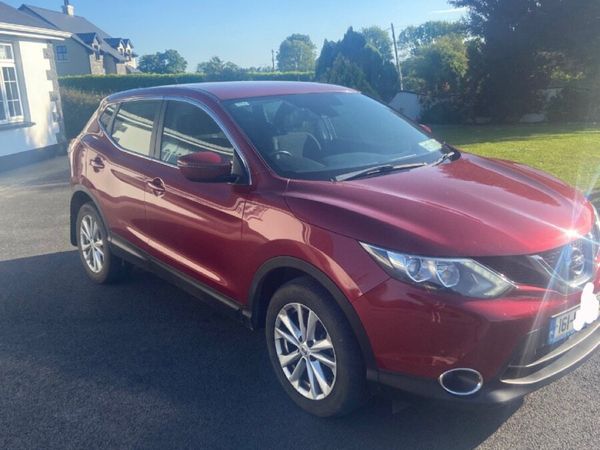 Nissan Qashqai Hatchback, Diesel, 2016, Red