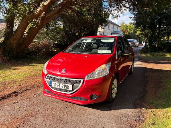 Peugeot 208 Hatchback, Diesel, 2014, Red