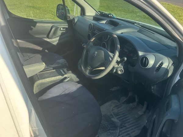 Toyota Yaris Hatchback, Petrol, 2013, Red