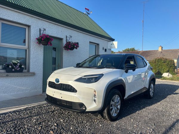 Toyota Yaris Cross SUV, Petrol Hybrid, 2023, White