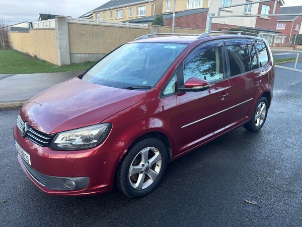 Volkswagen Touran MPV, Petrol, 2013, Red
