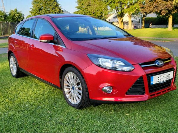 Ford Focus Hatchback, Petrol, 2013, Red
