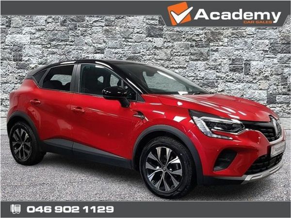 Renault Captur Hatchback, Petrol, 2022, Red