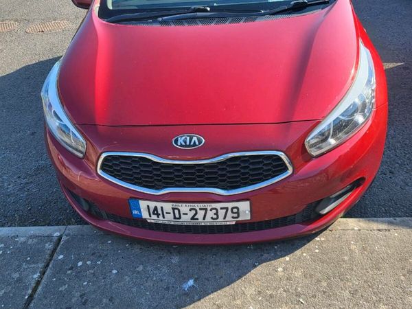 Kia Ceed Hatchback, Diesel, 2014, Red