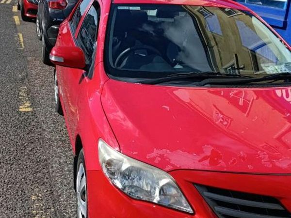 Toyota Corolla Saloon, Petrol, 2011, Red