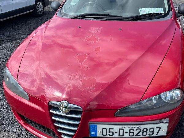 Alfa Romeo 147 Hatchback, Petrol, 2005, Red