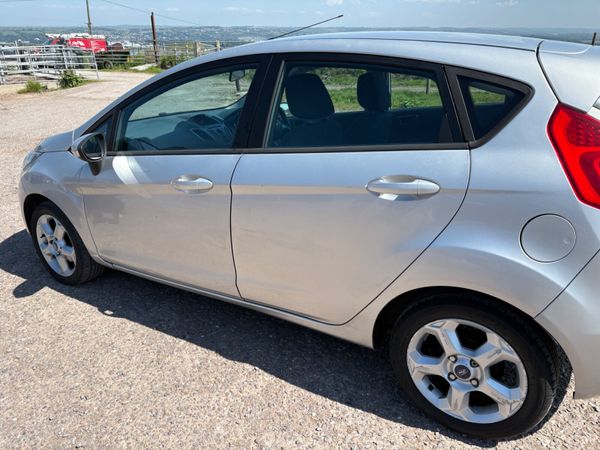 Ford Fiesta Hatchback, Petrol, 2011, Silver