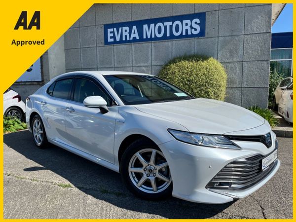 Toyota Camry Saloon, Petrol Hybrid, 2019, White