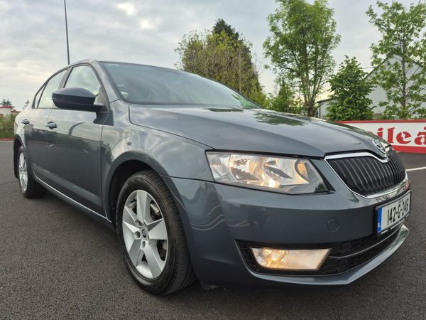 Skoda Octavia Hatchback, Diesel, 2014, Grey