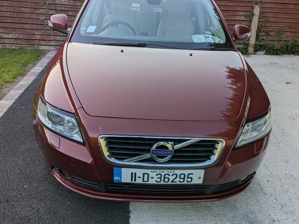Volvo S40 Saloon, Diesel, 2011, Red