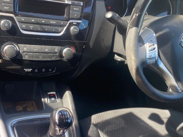 Nissan Qashqai Hatchback, Diesel, 2014, Grey