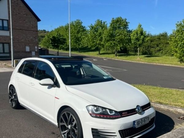 Volkswagen Golf Estate, Diesel, 2016, White