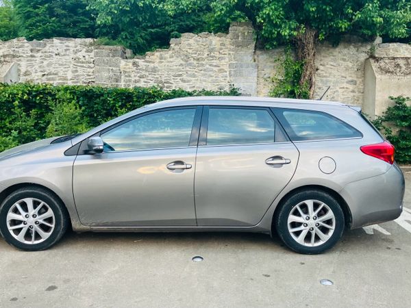 Toyota Auris Estate/Jeep, Diesel, 2014, Bronze