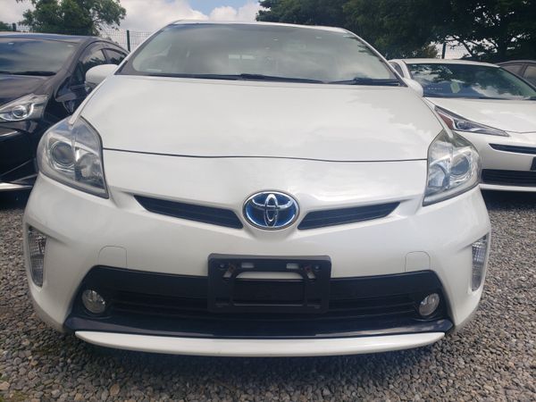Toyota Prius Saloon, Petrol Hybrid, 2015, White