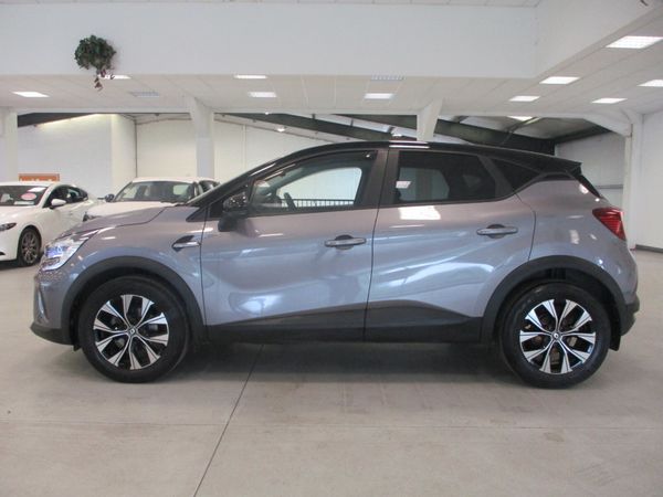Renault Captur Hatchback, Petrol, 2022, Grey