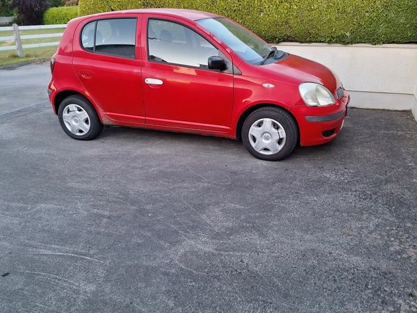 Toyota Yaris Hatchback, Petrol, 2003, Red