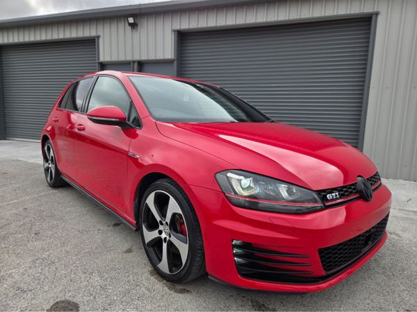 Volkswagen Golf Hatchback, Petrol, 2015, Red