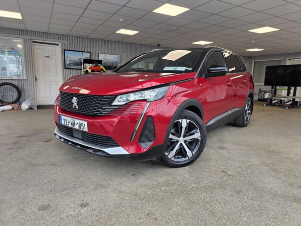 Peugeot 5008 MPV, Diesel, 2022, Red