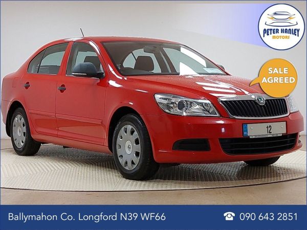 Skoda Octavia Hatchback, Petrol, 2012, Red