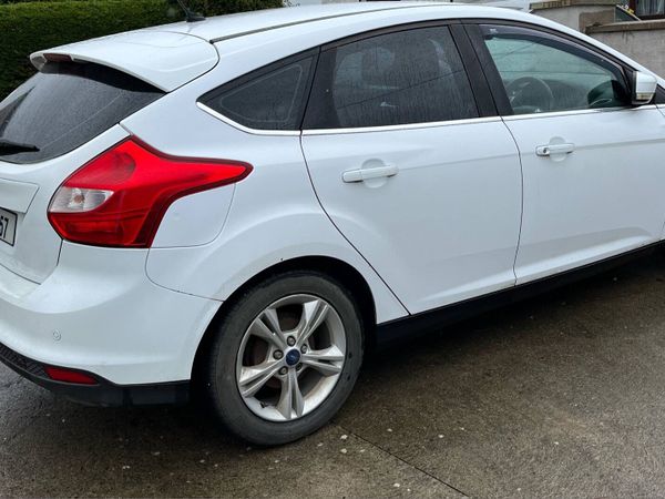 Ford Focus Hatchback, Petrol, 2011, White