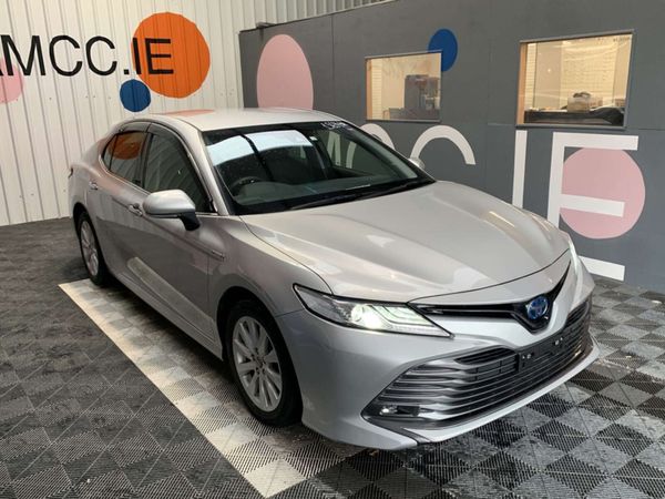 Toyota Camry Saloon, Petrol Hybrid, 2018, Silver