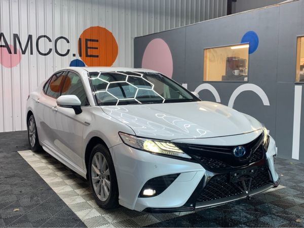 Toyota Camry Saloon, Petrol Hybrid, 2019, White