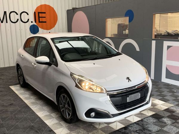 Peugeot 208 Hatchback, Petrol, 2016, White