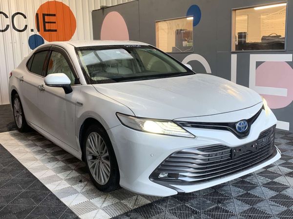 Toyota Camry Saloon, Petrol Hybrid, 2019, White
