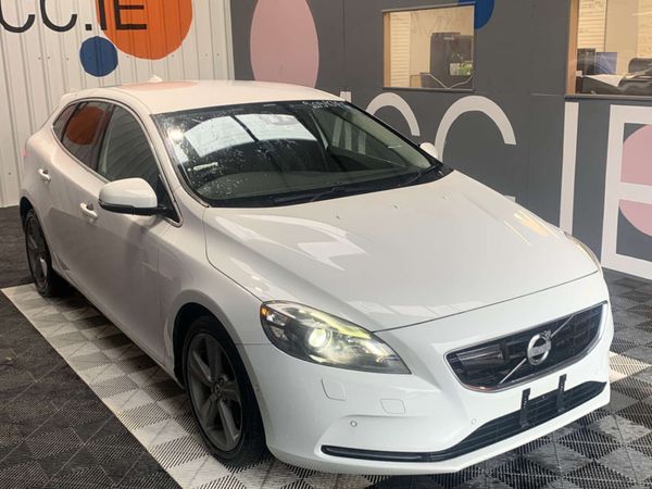 Volvo V40 Hatchback, Petrol, 2013, White