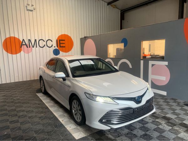 Toyota Camry Saloon, Petrol Hybrid, 2019, White