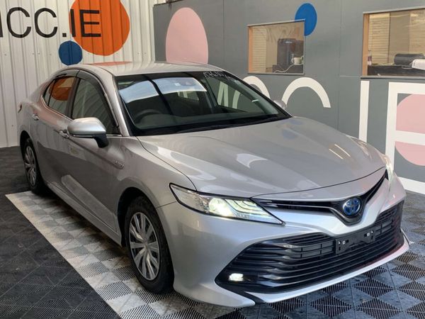 Toyota Camry Saloon, Petrol Hybrid, 2018, Silver
