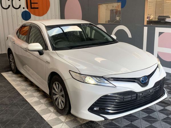 Toyota Camry Saloon, Petrol Hybrid, 2018, White