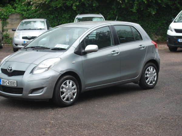Toyota Yaris Hatchback, Petrol, 2009, Silver