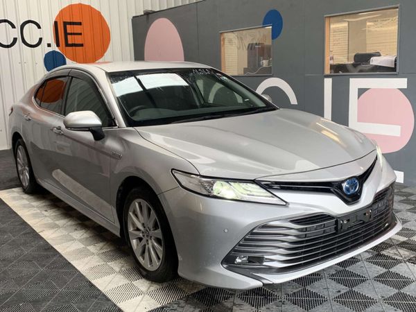 Toyota Camry Saloon, Petrol Hybrid, 2019, Silver
