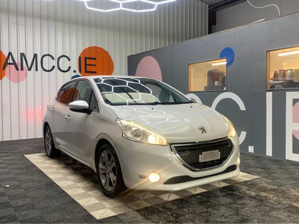 Peugeot 208 Hatchback, Petrol, 2015, White