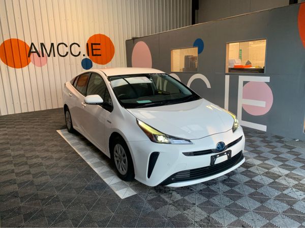 Toyota Prius Saloon, Petrol Hybrid, 2019, White