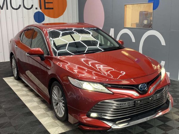 Toyota Camry Saloon, Petrol Hybrid, 2018, Red